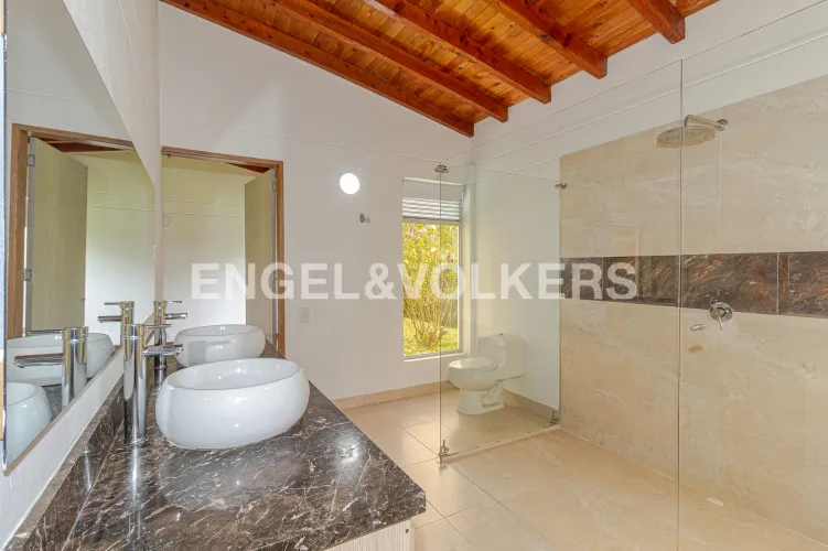 Casa de 4 alcobas en venta en Llano Grande, Rionegro, 350 m² · foto 9 de 18