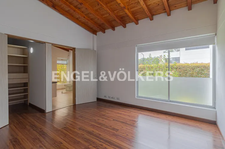 Casa de 4 alcobas en venta en Llano Grande, Rionegro, 350 m² · foto 8 de 18