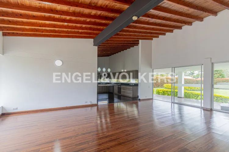 Casa de 4 alcobas en venta en Llano Grande, Rionegro, 350 m² · foto 3 de 18