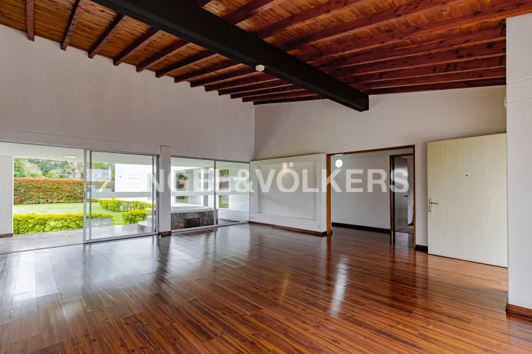 Casa de 4 alcobas en venta en Llano Grande, Rionegro, 350 m² · foto 2 de 18