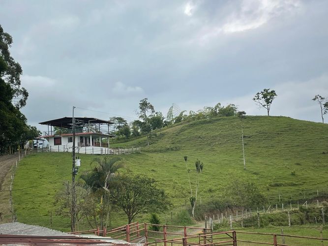 Finca en venta en Arabia, Pereira, 600 m² · foto 2 de 18
