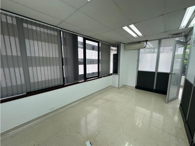 Oficina en arriendo en Milla De Oro, Medellín, 136 m² · foto 3 de 13