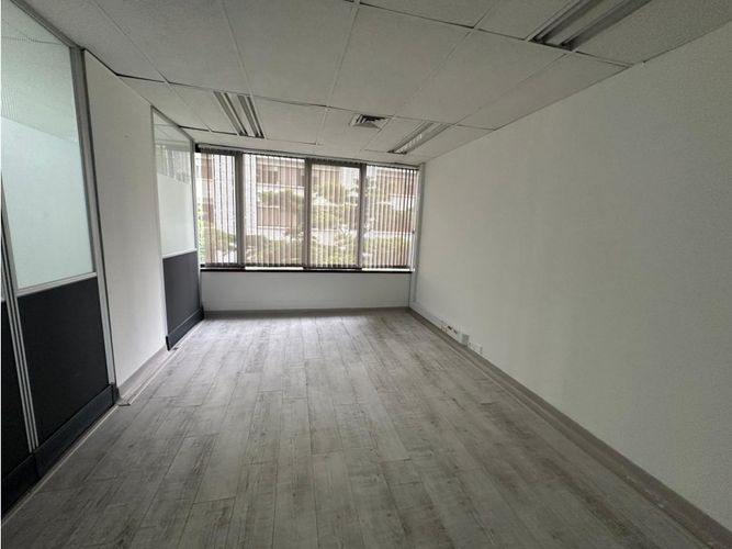 Oficina en arriendo en Milla De Oro, Medellín, 136 m² · foto 6 de 13