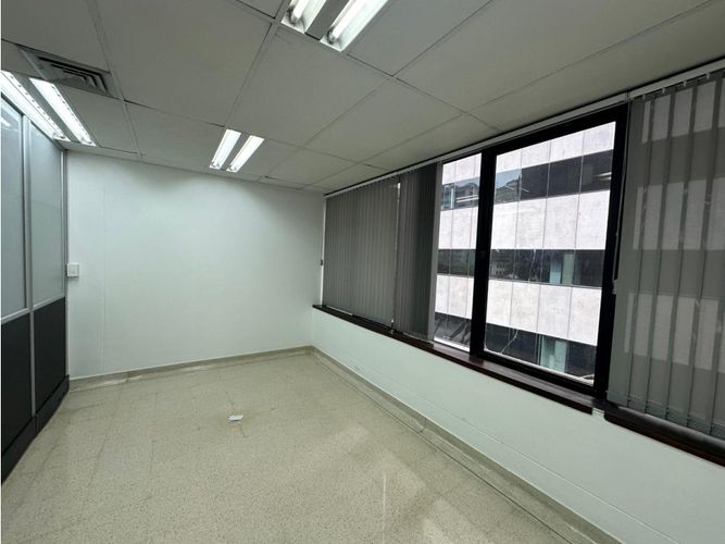 Oficina en arriendo en Milla De Oro, Medellín, 136 m² · foto 7 de 13