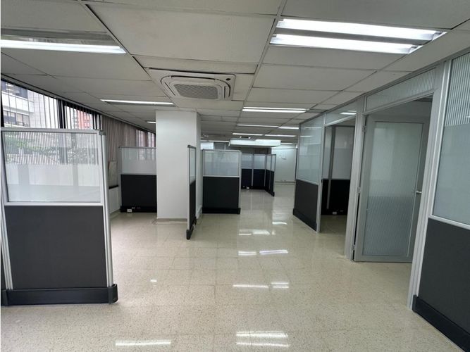 Oficina en arriendo en Milla De Oro, Medellín, 136 m² · foto 8 de 13