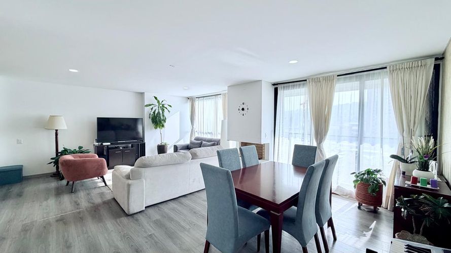 Apartamento de 3 alcobas en venta en San Jose V Sector, Bogotá, 148 m² · foto 2 de 24