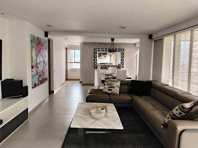 Apartamento de 2 alcobas en venta en El Poblado, Medellín, 98 m² · foto 2 de 18