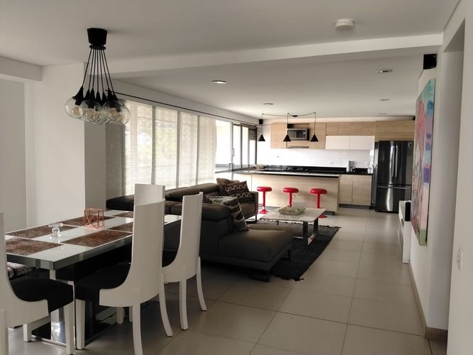 Apartamento de 2 alcobas en venta en El Poblado, Medellín, 98 m² · foto 4 de 18