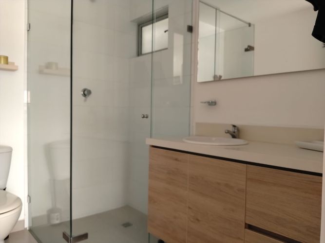 Apartamento de 2 alcobas en venta en El Poblado, Medellín, 98 m² · foto 17 de 18