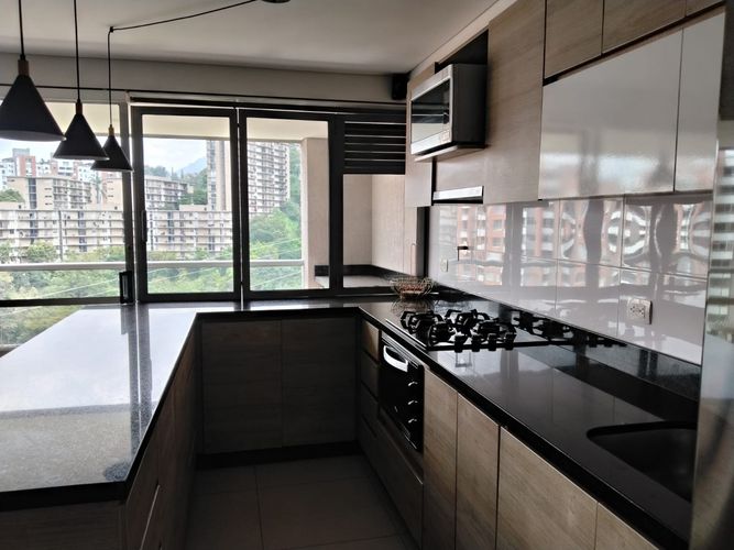 Apartamento de 2 alcobas en venta en El Poblado, Medellín, 98 m² · foto 7 de 18