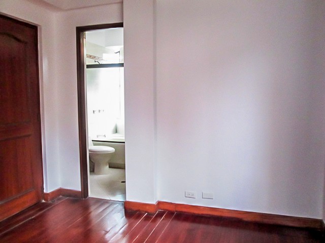 Casa en arriendo en El Poblado, Medellín · foto 9 de 17