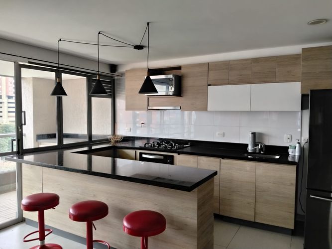 Apartamento de 2 alcobas en venta en El Poblado, Medellín, 98 m² · foto 7 de 18