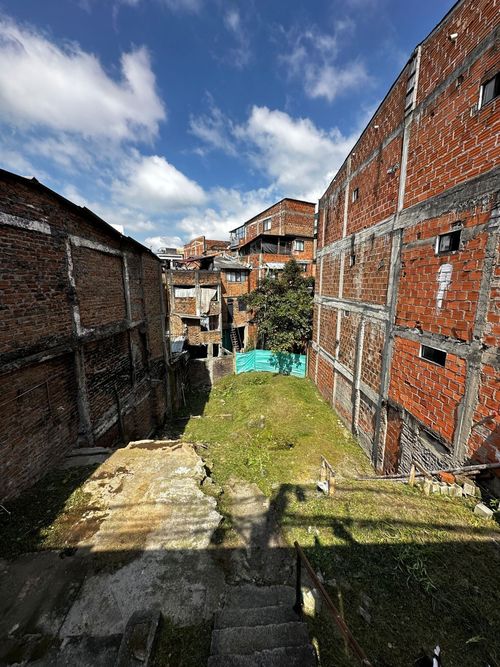Lote en venta en Sector Plaza De Bolivar, Pereira, 211 m² · foto 2 de 2