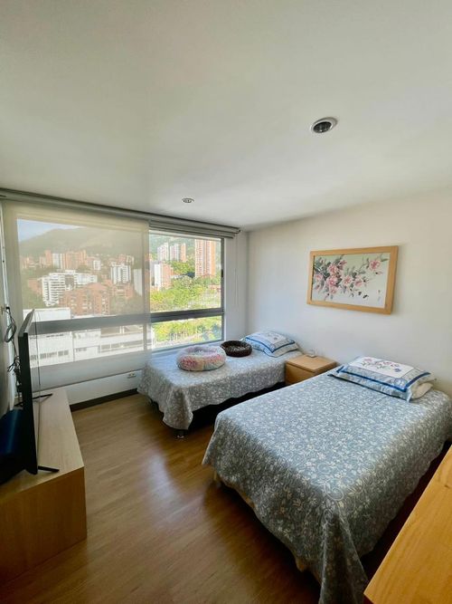 Apartamento de 2 alcobas en venta en El Poblado, Medellín, 122 m² · foto 12 de 14