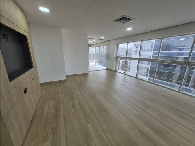 Oficina en arriendo en El Diamante No. 2, Medellín, 246 m² · foto 4 de 10