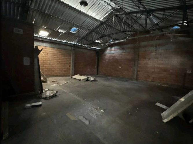 Bodega en arriendo en Las Vegas, Envigado, 640 m² · foto 2 de 8