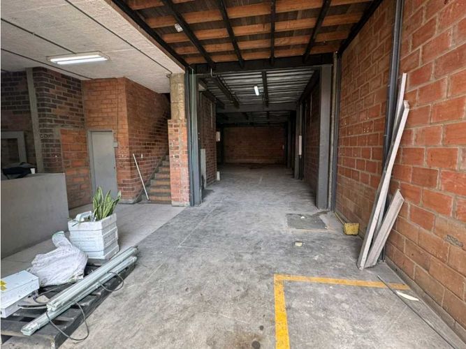 Bodega en arriendo en Las Vegas, Envigado, 640 m² · foto 3 de 8