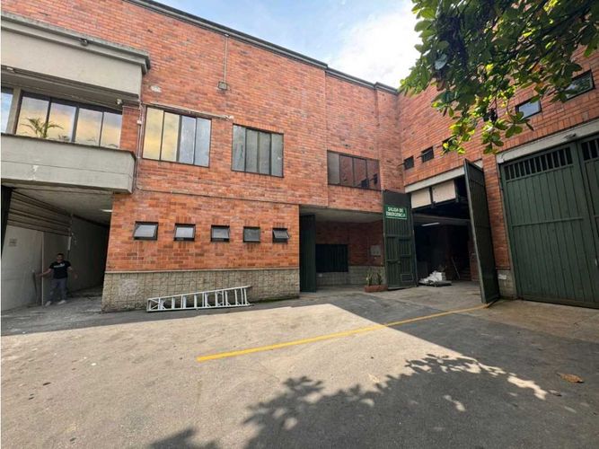 Bodega en arriendo en Las Vegas, Envigado, 640 m² · foto 8 de 8