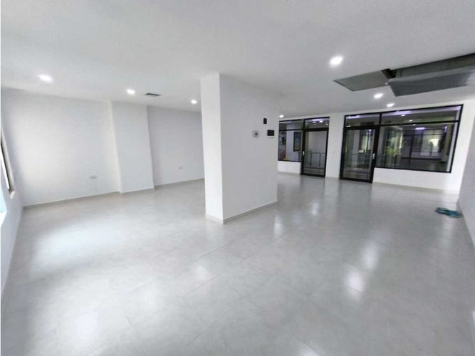Oficina en arriendo en Milla De Oro, Medellín, 140 m² · foto 7 de 12