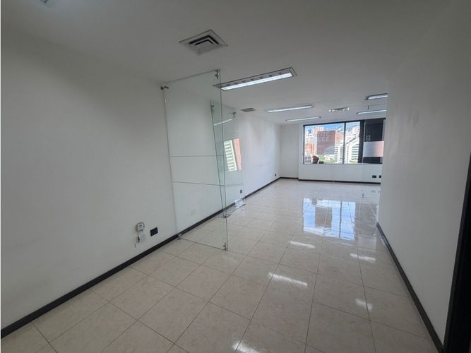 Oficina en arriendo en Patio Bonito, Medellín, 45 m² · foto 2 de 7