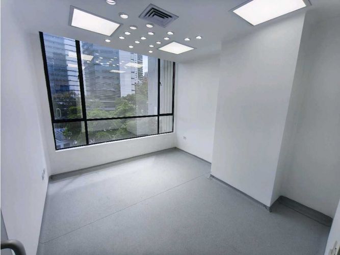 Oficina en arriendo en Los Balsos, Medellín, 46 m² · foto 2 de 12