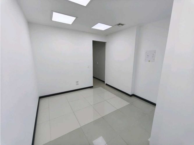 Oficina en arriendo en Los Balsos, Medellín, 46 m² · foto 8 de 12