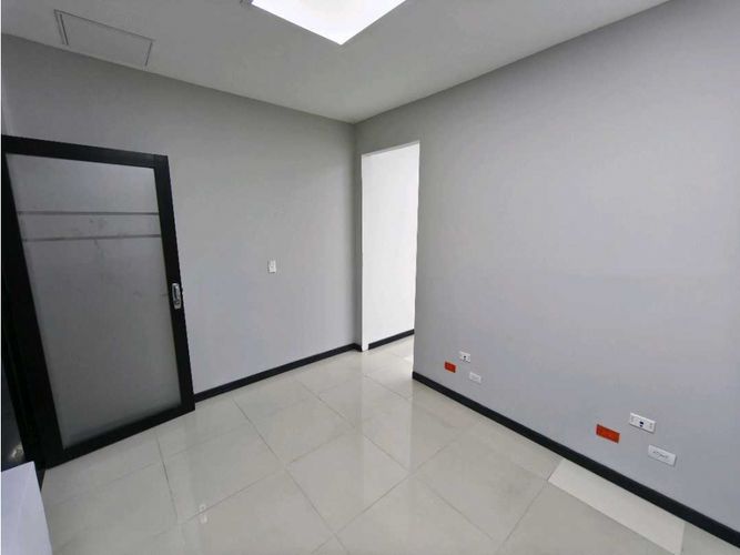 Oficina en arriendo en Los Balsos, Medellín, 46 m² · foto 10 de 12