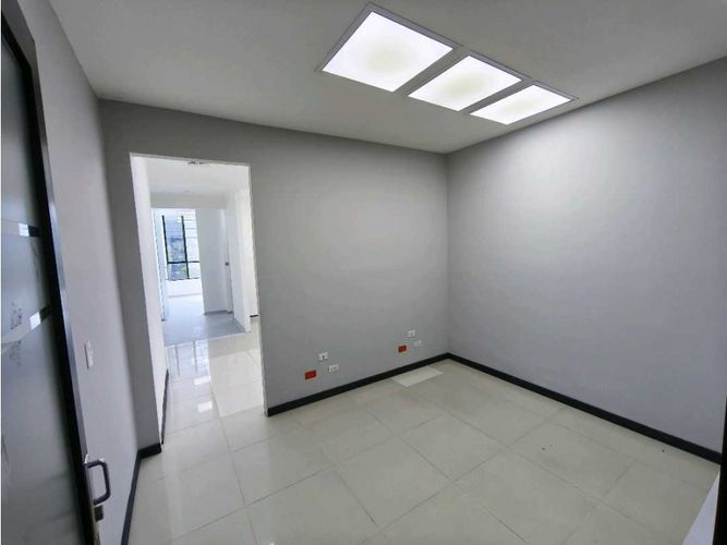 Oficina en arriendo en Los Balsos, Medellín, 46 m² · foto 11 de 12