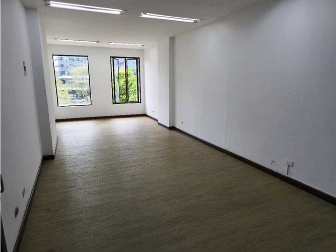 Oficina en arriendo en Los Balsos, Medellín, 35 m² · foto 2 de 9