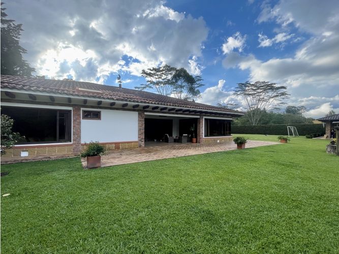 Casa de 5 alcobas en venta en Llano Grande, Rionegro, 480 m² · foto 3 de 22