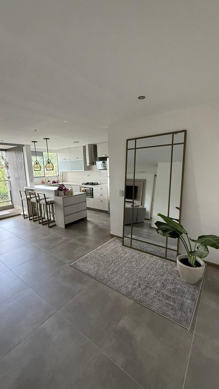 Apartamento en venta en Loma Del Esmeraldal, Envigado · foto 2 de 13