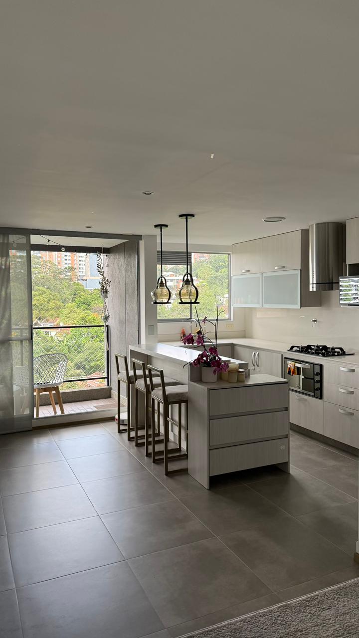 Apartamento en venta en Loma Del Esmeraldal, Envigado · foto 3 de 13