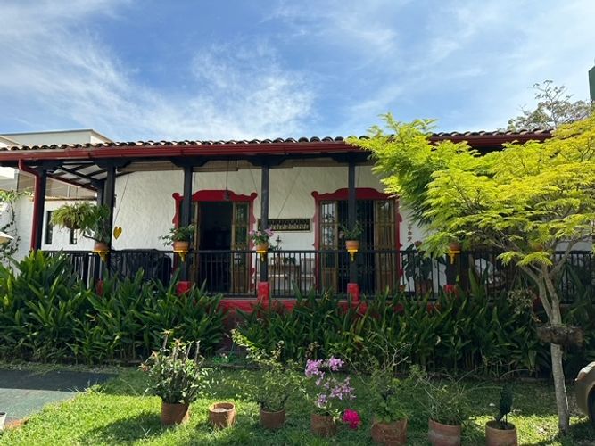 Casa de 5 alcobas en venta en San Francisco, Ibagué, 252 m² · foto 4 de 24