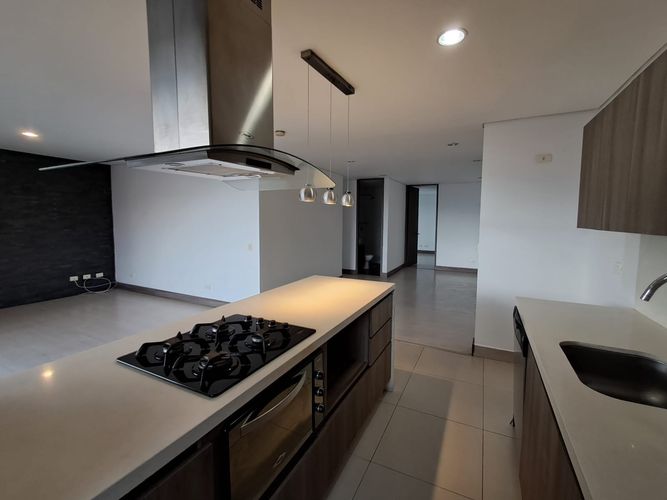 Apartamento de 3 alcobas en arriendo en Loma Del Esmeraldal, Envigado, 116 m² · foto 2 de 19