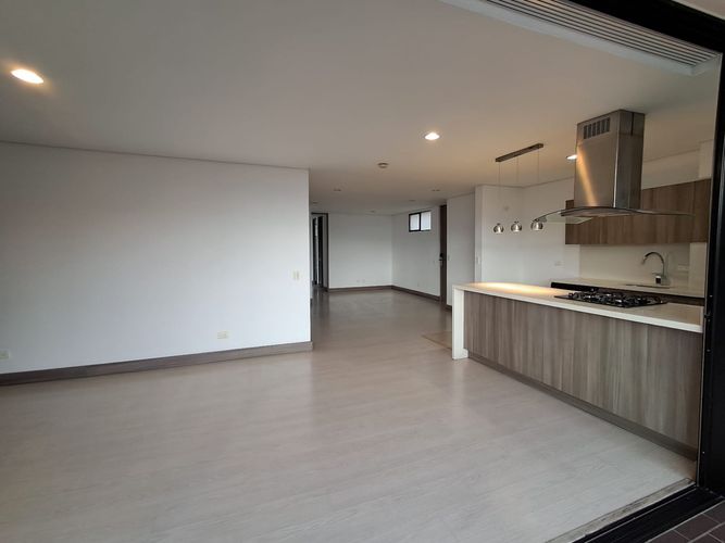 Apartamento de 3 alcobas en arriendo en Loma Del Esmeraldal, Envigado, 116 m² · foto 4 de 19