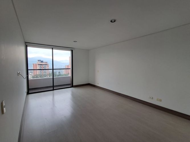 Apartamento de 3 alcobas en arriendo en Loma Del Esmeraldal, Envigado, 116 m² · foto 10 de 19