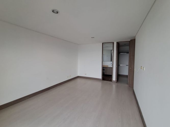 Apartamento de 3 alcobas en arriendo en Loma Del Esmeraldal, Envigado, 116 m² · foto 11 de 19