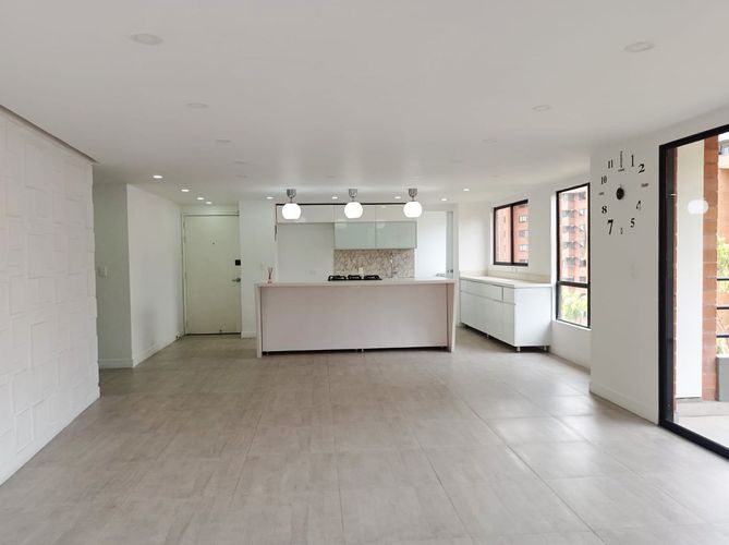 Apartamento de 2 alcobas en arriendo en El Poblado, Medellín, 130 m² · foto 3 de 20