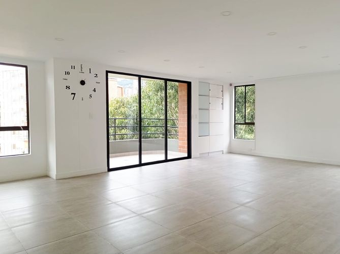 Apartamento de 2 alcobas en arriendo en El Poblado, Medellín, 130 m² · foto 4 de 20