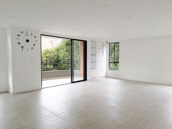 Apartamento de 2 alcobas en arriendo en El Poblado, Medellín, 130 m² · foto 2 de 20