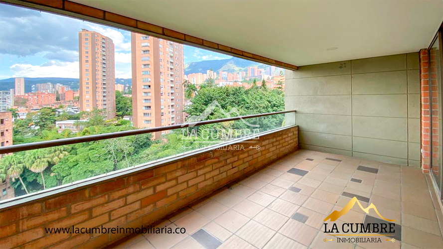 Apartamento de 3 alcobas en arriendo en Los Balsos, Medellín, 144 m² · foto 3 de 15