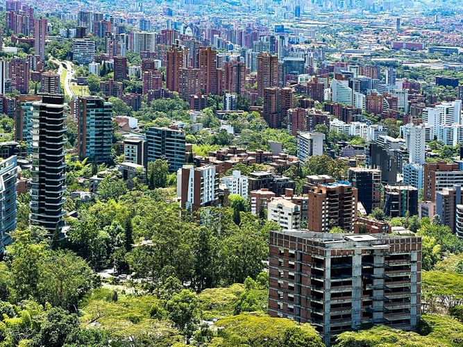 Apartamento de 2 alcobas en venta en El Poblado, Medellín, 98 m² · foto 6 de 14
