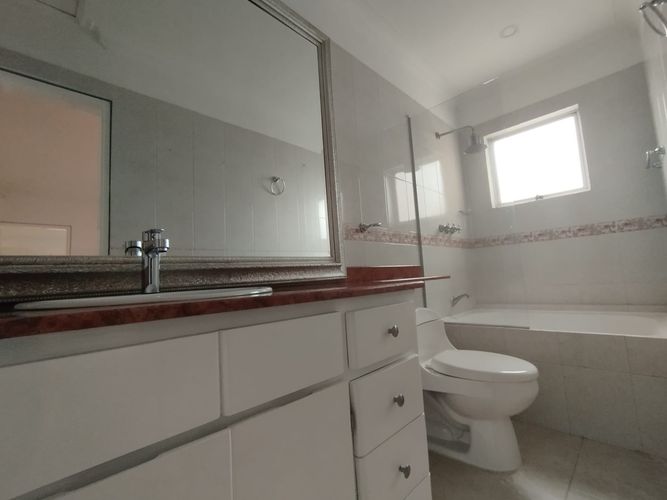 Casa de 4 alcobas en arriendo en El Poblado, Medellín, 400 m² · foto 5 de 20