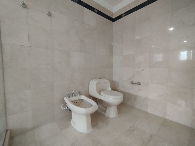 Casa de 4 alcobas en arriendo en El Poblado, Medellín, 400 m² · foto 12 de 20