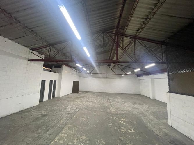 Bodega en arriendo en Colombia, Medellín, 218 m² · foto 2 de 20