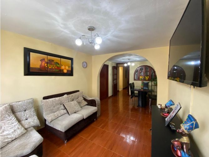 Casa de 8 alcobas en venta en San Isidro, Zipaquirá, 115 m² · foto 2 de 24