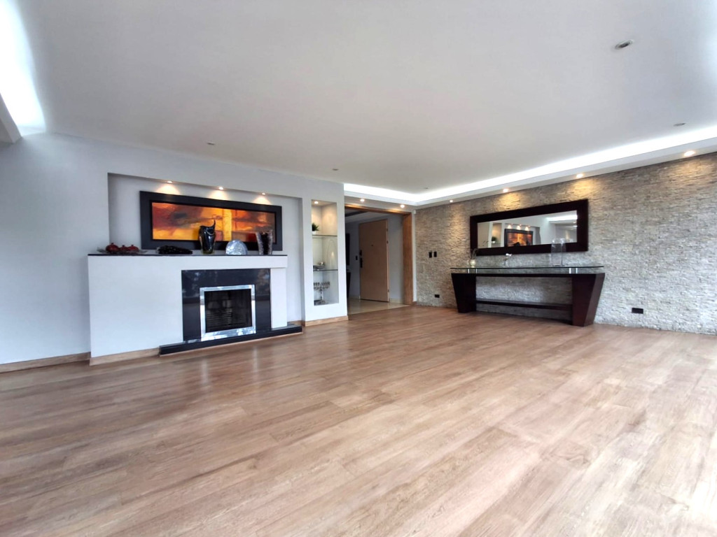 Apartamento en venta en Los Rosales, Bogotá · foto 2 de 23