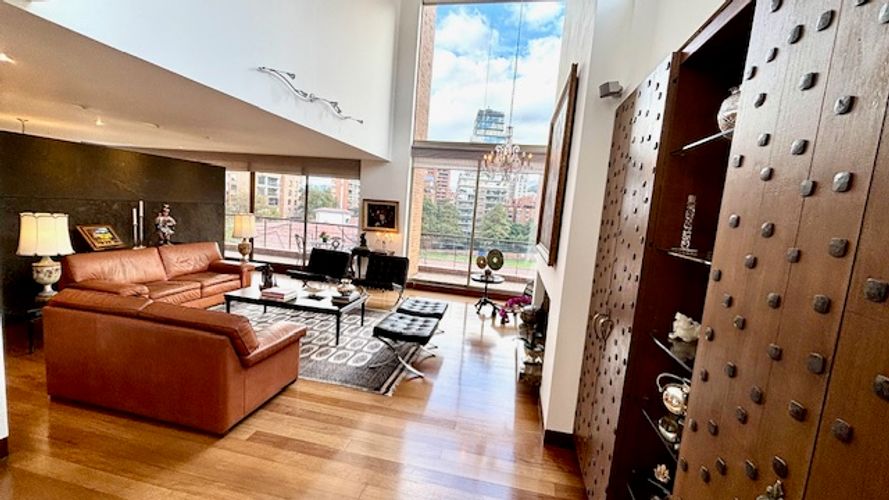 Apartamento de 4 alcobas en venta en La Cabrera, Bogotá, 341 m² · foto 3 de 24