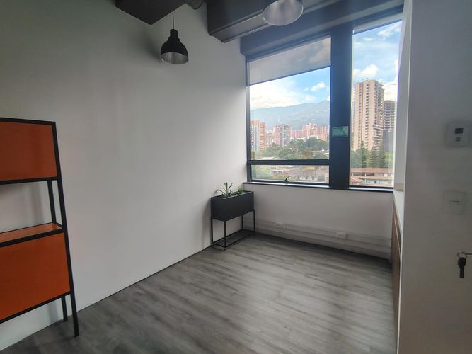 Oficina en arriendo en El Poblado, Medellín, 110 m² · foto 3 de 12