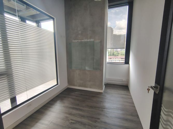 Oficina en arriendo en El Poblado, Medellín, 110 m² · foto 6 de 12